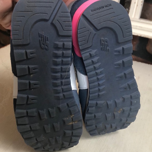 Pair of loved toddler sneakers: NB and SR - Picture 5 of 11